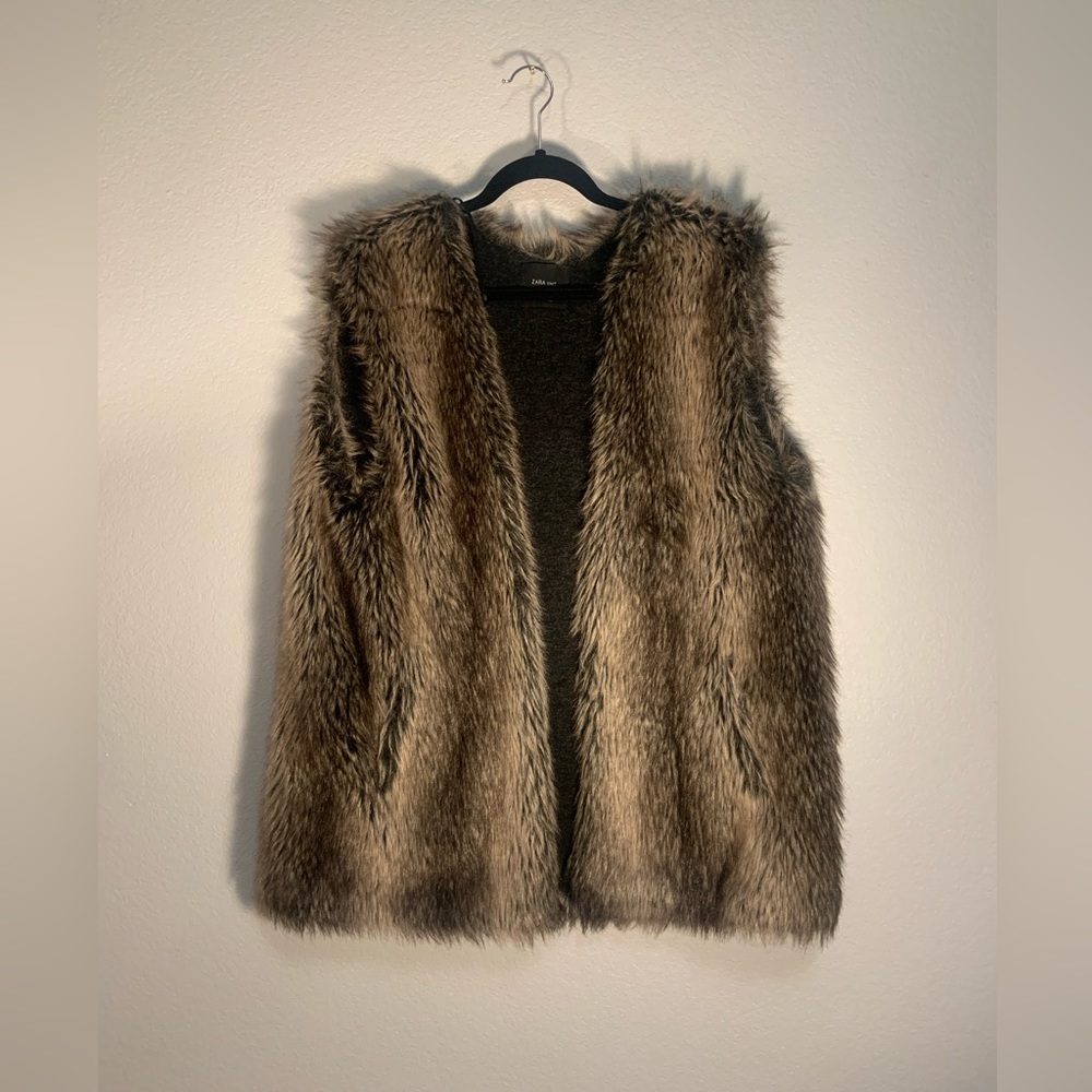 ZARA Brown & Cream Faux Fur Vest/ Classy & Stylish 🤎🍂